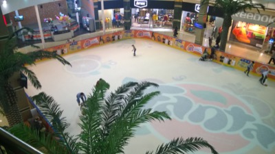 Led v obchodním centru Mega